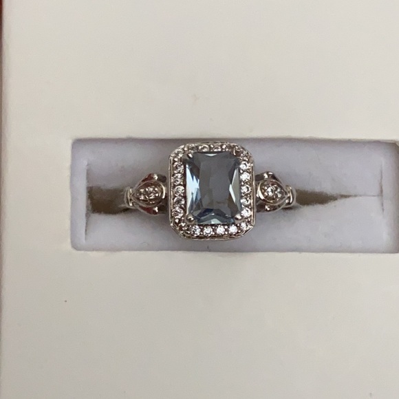 Ring - Picture 1 of 4